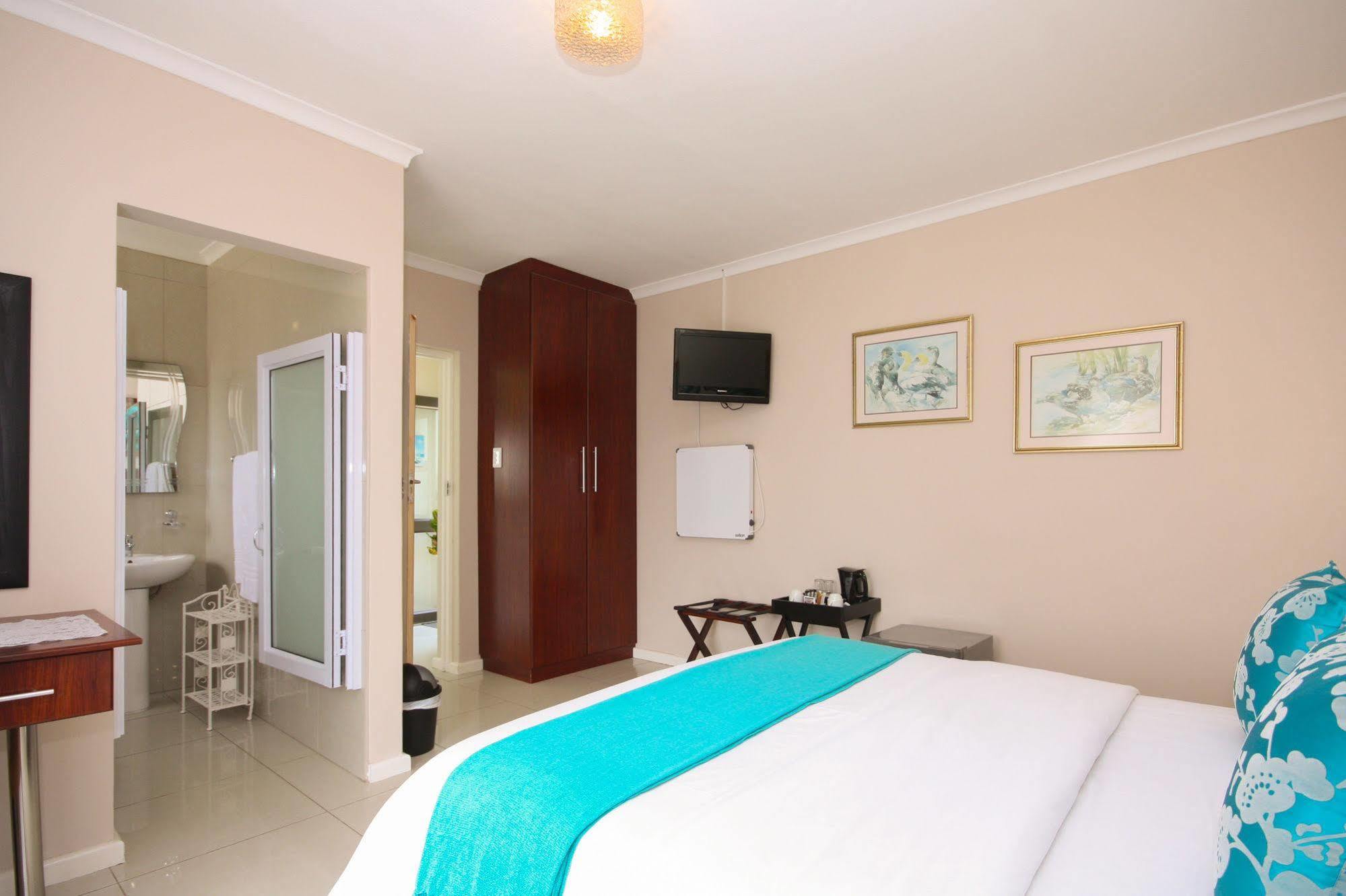 เลอ บลู เกสท์เฮาส์ Hotel พอร์ตเอลิซาเบธ ภายนอก รูปภาพ
